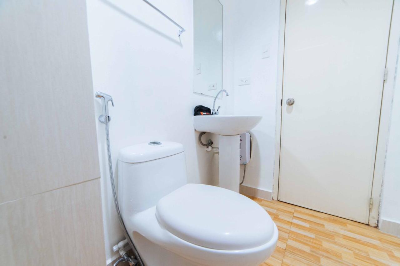 Reddoorz At Bel Air Soho Suites Макати Экстерьер фото
